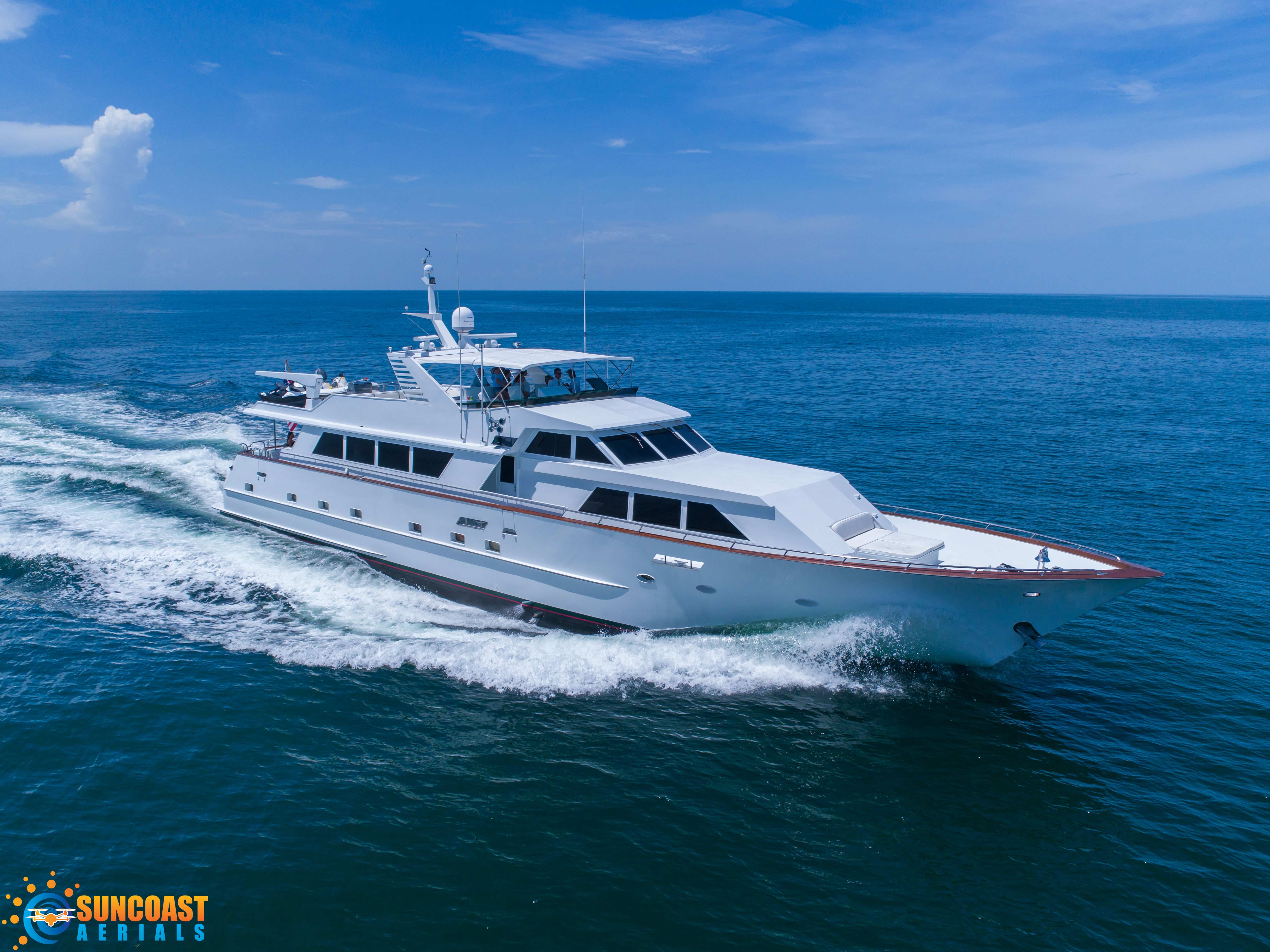 Luxury-Yacht